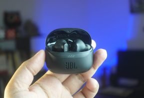 Wireless headphones essential for you gym bag. 