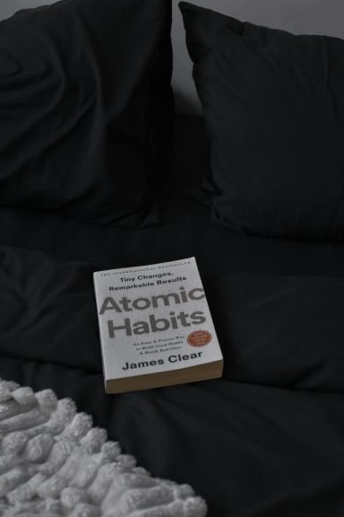 Atomic habits book for building mental discipline and lasting habits