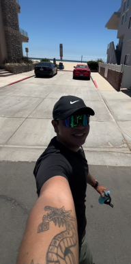 Runner wearing black Nike Dri-FIT Club unstructured featherlight cap to block sun and sweat.
